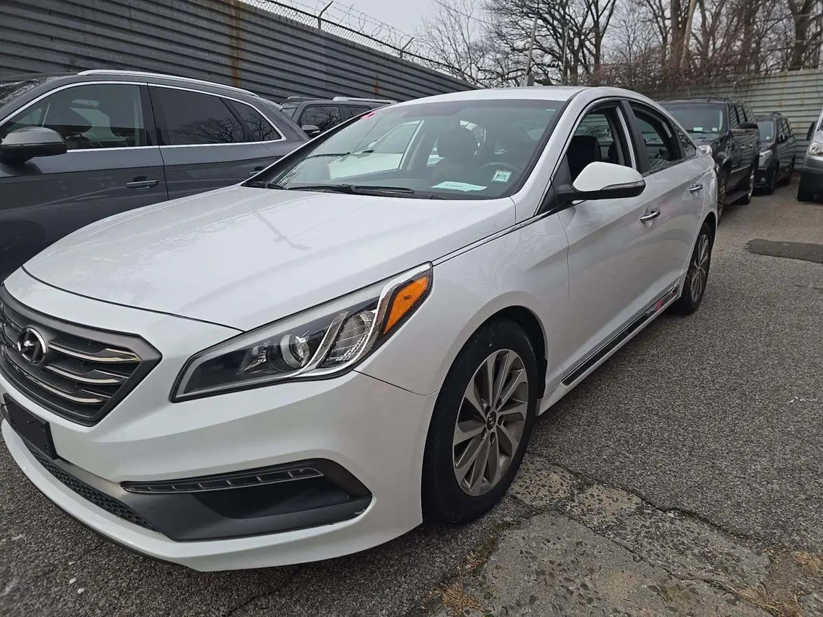 2015 HYUNDAI Sonata available for long-term rental
